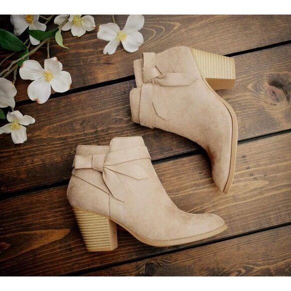 Stylish Women's Closed Toe Bow Tie Ankle Booties - Elegant Chunky Heel, Size 8.5 - Picture 2 of 3